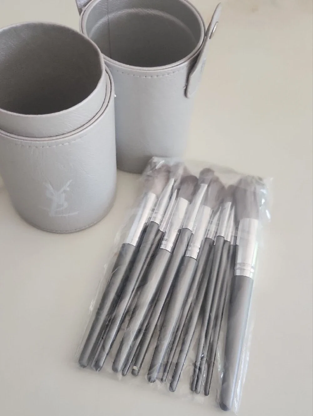 Travel Makeup Brush Set with Cylinder Case - 14 Brushes. New!